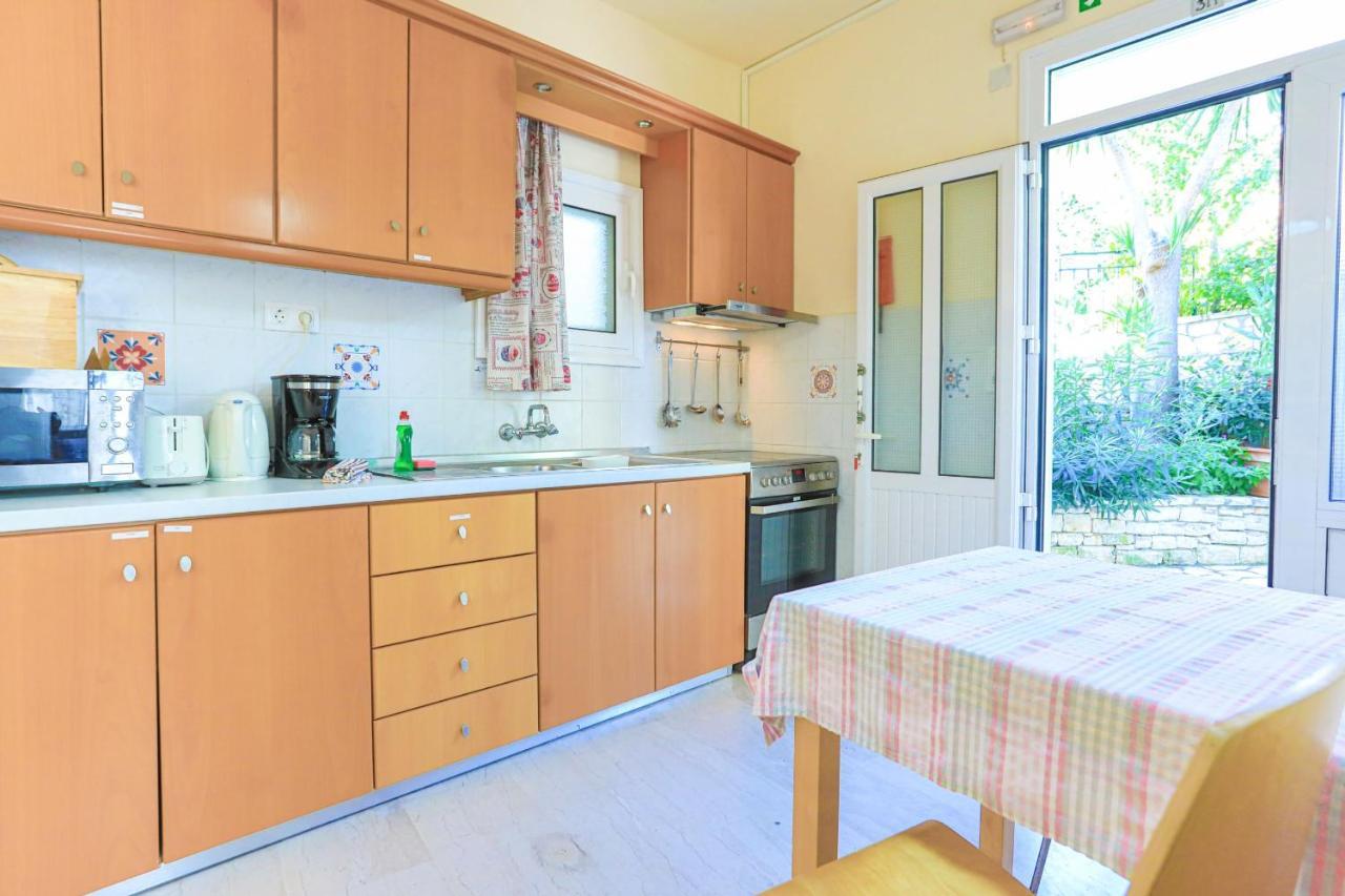 Kaminaki Beachfront Apartments Nisaki  Ngoại thất bức ảnh