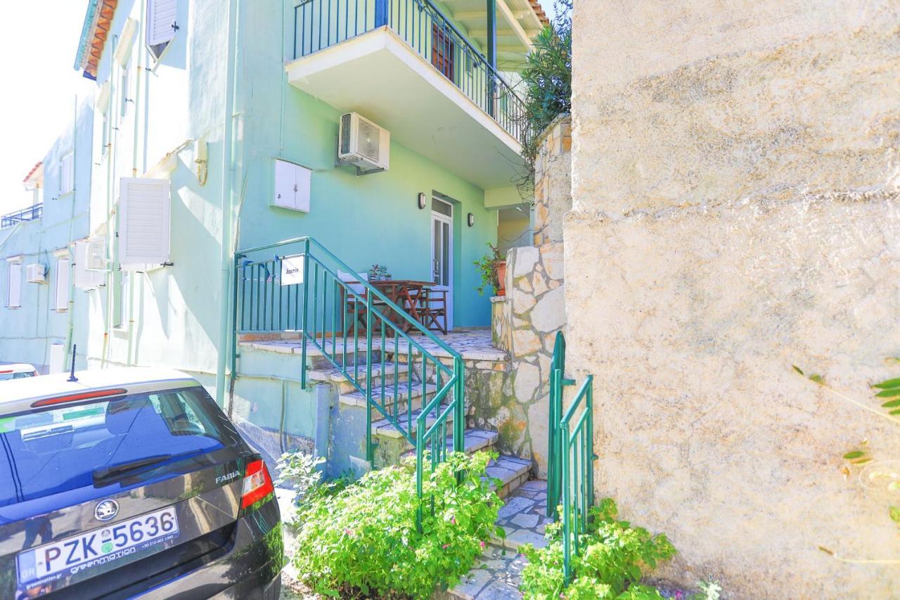 Kaminaki Beachfront Apartments Nisaki  Ngoại thất bức ảnh