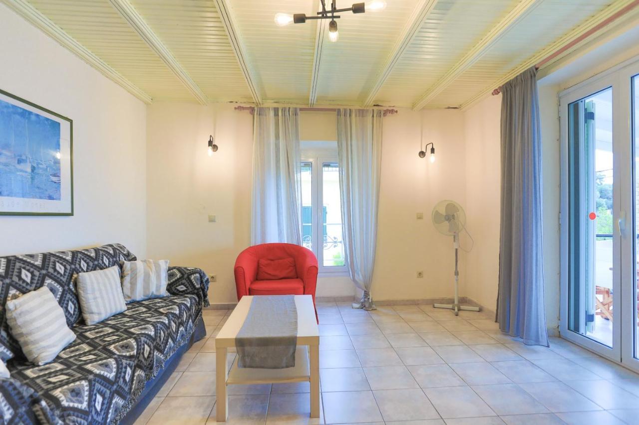 Kaminaki Beachfront Apartments Nisaki  Ngoại thất bức ảnh