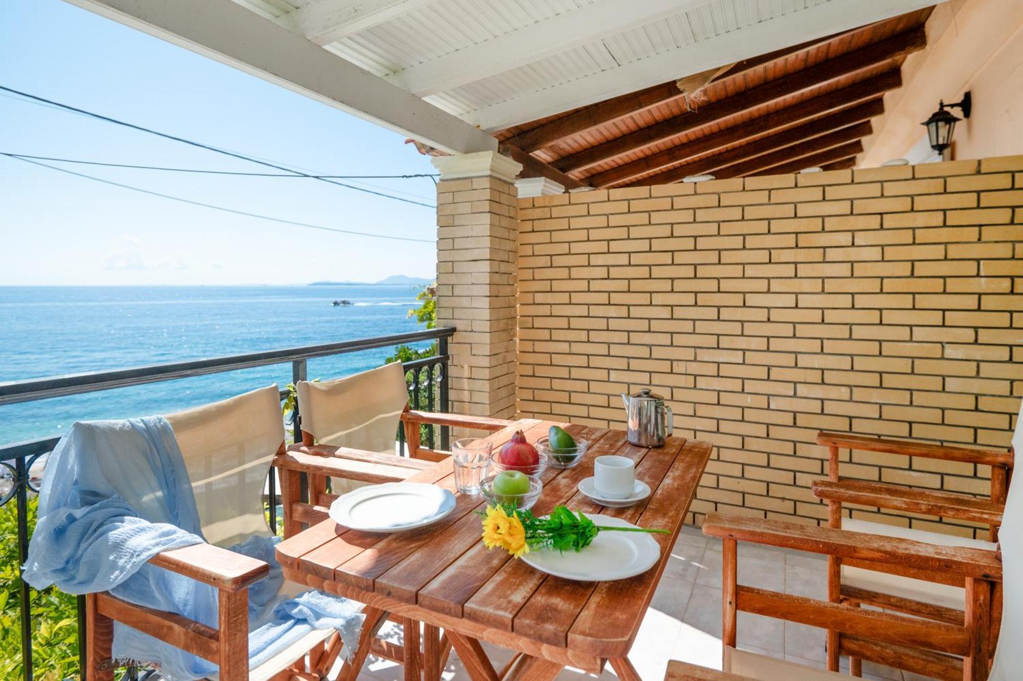 Kaminaki Beachfront Apartments Nisaki  Ngoại thất bức ảnh